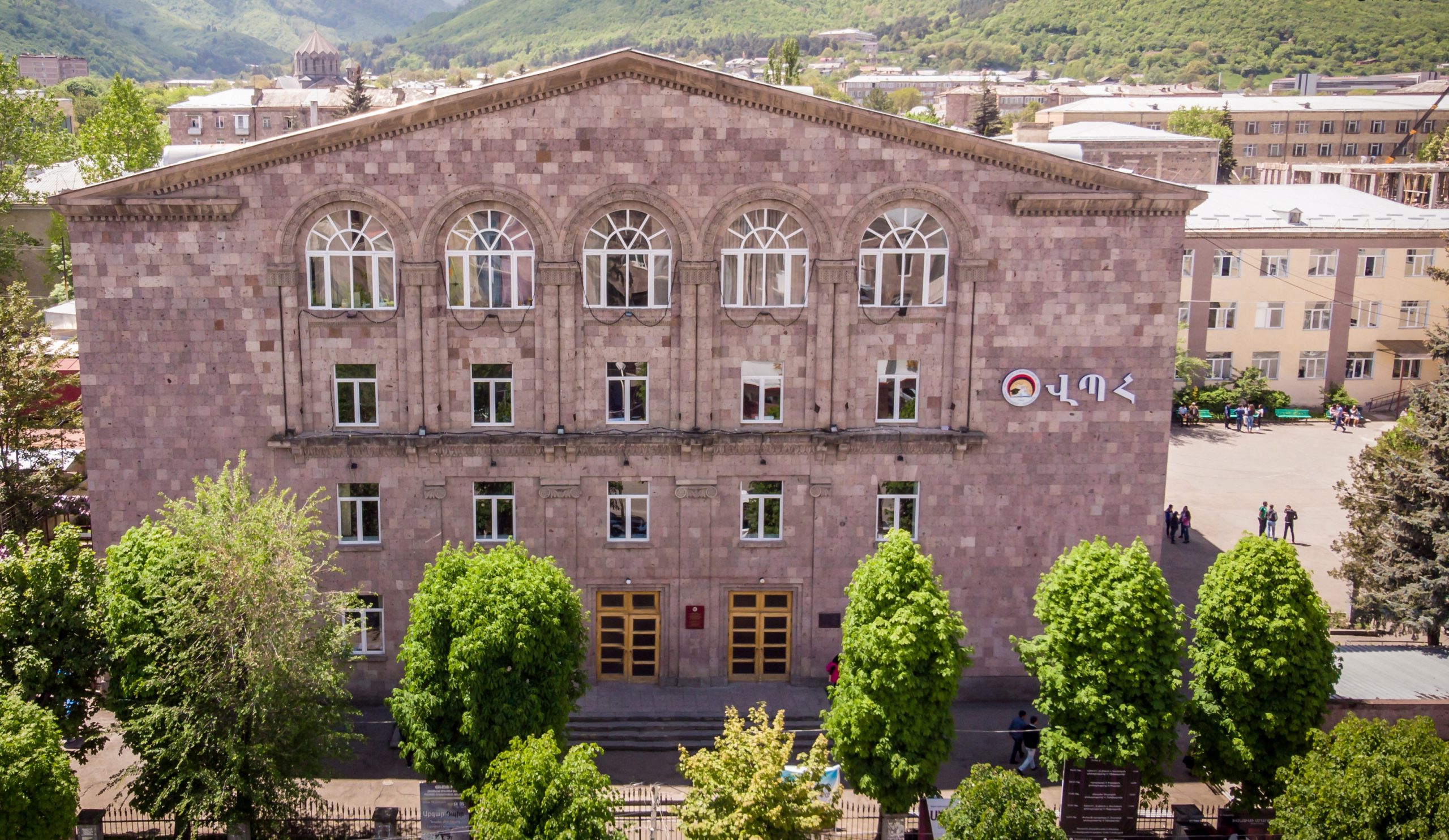 Կենսագրություն